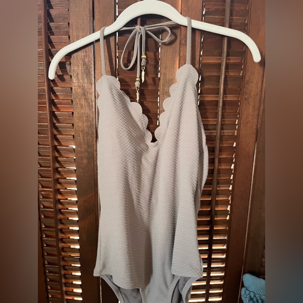 Jessica Simpson backless swimsuit
